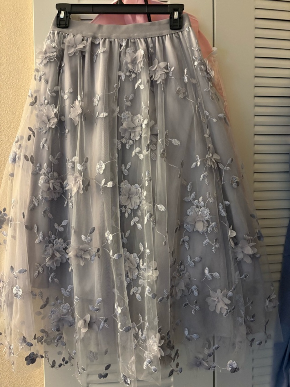 Embroidered Floral Tulle A-Line Skirt in Light Gray